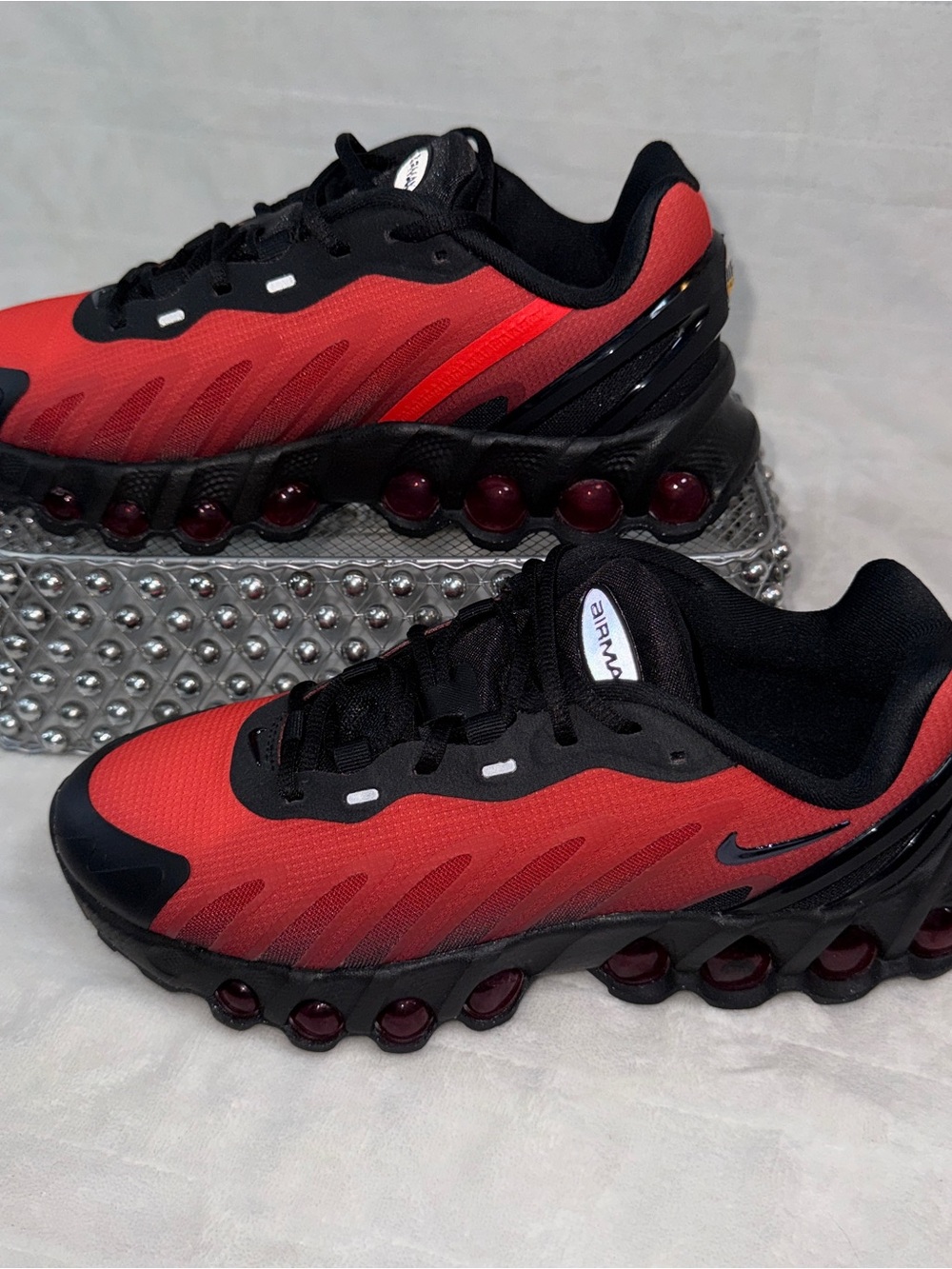 Nike Air Max DN8 (GS) – Black / University Red – Size 5Y (Women’s 6.5) – BNIB